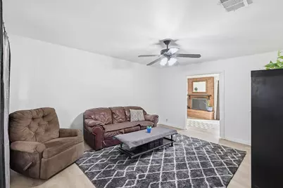 612 N 10th Street, Sanger, TX 76266 - Photo 4