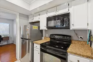 2300 Balsam Dr, Arlington, TX 76006 - Photo 8