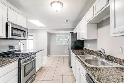 845 Lovers Lane, Grapevine, TX 76051 - Photo 10