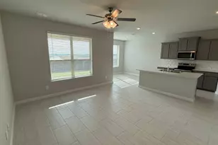 321 Gallant Man Ct, Granbury, TX 76049 - Photo 4