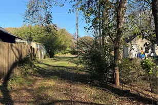 411 W Hester St, Sherman, TX 75090 - Photo 14