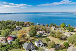 319 Coral Reef St, Gun Barrel City, TX 75156 - Photo 4