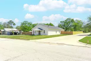 1812 Carpenter St, Bridgeport, TX 76426 - Photo 12