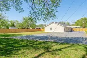 1812 Carpenter St, Bridgeport, TX 76426 - Photo 32