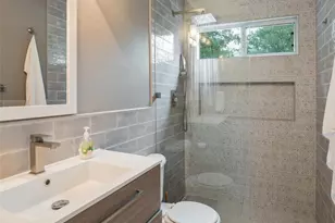 9402 Grosvenor Pl, Frisco, TX 75035 - Photo 14