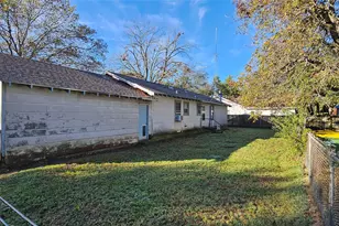 1061 E Walnut St, Hillsboro, TX 76645 - Photo 36