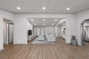 210 W 9th St, McGregor, TX 76657 - Photo 4