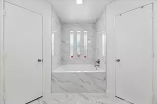 2000 E Branch Hollow Dr, Carrollton, TX 75007 - Photo 18