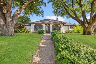 2000 E Branch Hollow Drive, Carrollton, TX 75007 - Photo 2