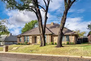 2311 Wimbledon Dr, Arlington, TX 76017 - Photo 2