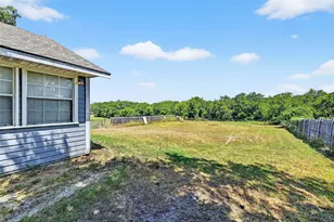 602 1/2 W Grand St, Whitewright, TX 75491 - Photo 28