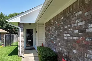 425 Sunnybrook Ct, Bedford, TX 76021 - Photo 2