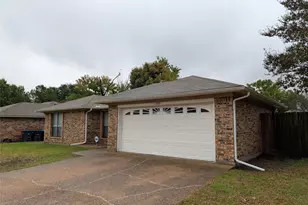 1909 Willow Vale Dr, Fort Worth, TX 76134 - Photo 2