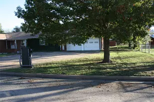 2510 SE 5 1/2 St, Mineral Wells, TX 76067 - Photo 2