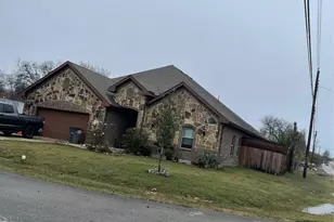 225 S Overlook Dr, Red Oak, TX 75154 - Photo 2