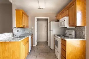 6630 Blue Water Cir, Granbury, TX 76049 - Photo 6