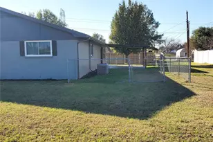 202 W Whitewright Rd, Savoy, TX 75479 - Photo 24