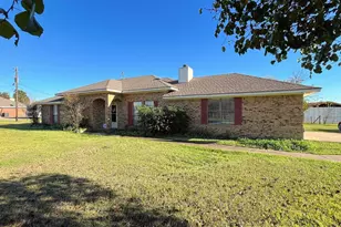 610 Farrar Rd, Waxahachie, TX 75165 - Photo 2