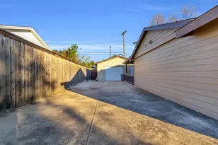 2606 William Brewster Dr, Irving, TX 75062 - Photo 6