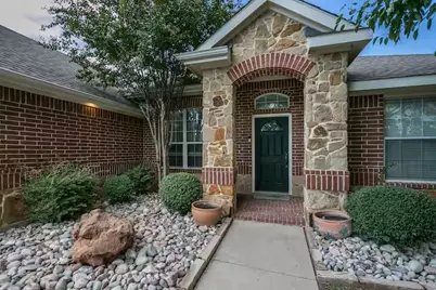 2615 Fox Creek Trail, Arlington, TX 76017 - Photo 2