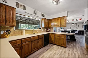 1612 Lakecrest Cir, Granbury, TX 76048 - Photo 16