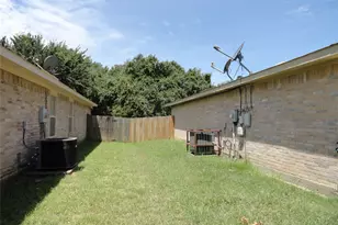 2015 Teagarden Ct, Dallas, TX 75217 - Photo 2