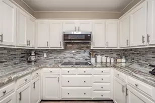 2002 Everglade Dr, Gainesville, TX 76240 - Photo 8