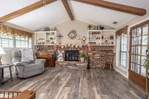 2002 Everglade Dr, Gainesville, TX 76240 - Photo 2