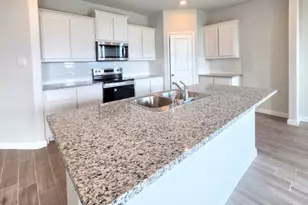 649 Harvey St, Grandview, TX 76050 - Photo 2