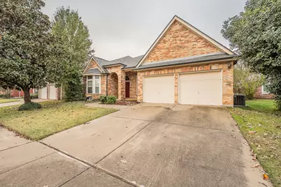 2306 Bear Run Road, Arlington, TX 76001 - Photo 2