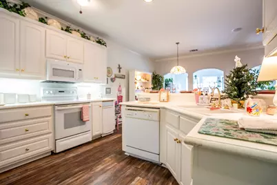 300 E Redbud Lane, Lancaster, TX 75146 - Photo 10