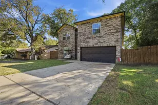832 N Atkerson Ln, Euless, TX 76040 - Photo 2
