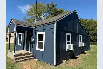 638 E Walcott Street, Pilot Point, TX 76258 - Photo 2