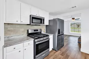 530 2nd St, Grand Prairie, TX 75051 - Photo 12