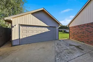 102 Gray Oak Ct, Euless, TX 76039 - Photo 2