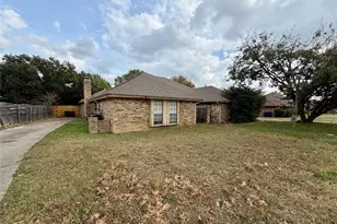 7217 Fuller Cir, Fort Worth, TX 76133 - Photo 2