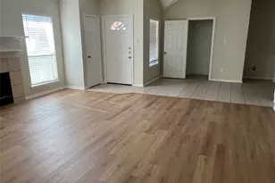 1014 Holly St, Irving, TX 75061 - Photo 4