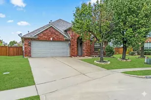 2804 Barco, Grand Prairie, TX 75054 - Photo 2