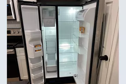 319 W Page Avenue, Dallas, TX 75208 - Photo 10