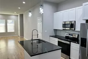 319 W Page Ave, Dallas, TX 75208 - Photo 2