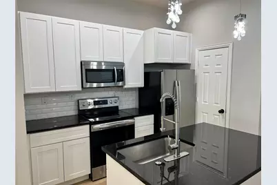 319 W Page Avenue, Dallas, TX 75208 - Photo 8