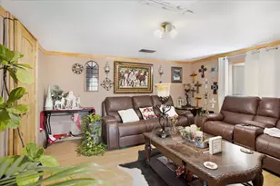 709 E Garnett St, Gainesville, TX 76240 - Photo 4