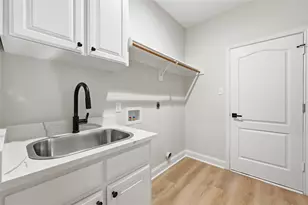 506 Castlerock Cir, Grand Prairie, TX 75052 - Photo 36