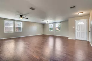 1046 Graystone Dr, Lancaster, TX 75134 - Photo 2