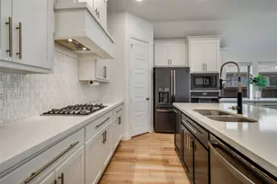 317 Foxthorne Way, Little Elm, TX 75068 - Photo 12