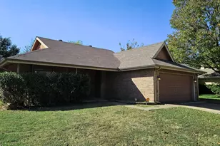 404 Lemon Dr, Arlington, TX 76018 - Photo 2
