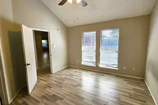 404 Lemon Dr, Arlington, TX 76018 - Photo 10