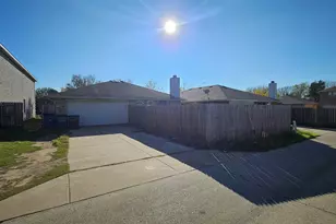 1941 Indian Lilac Dr, Lancaster, TX 75146 - Photo 18