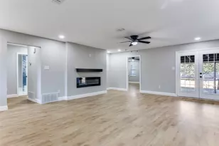 1420 Meadowlane Terrace, Fort Worth, TX 76112 - Photo 4