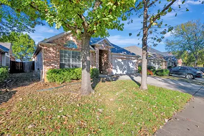 107 Crepe Myrtle Drive, Euless, TX 76039 - Photo 2